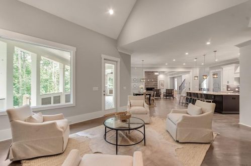367 Herrington Dr, Atlanta GA  30342-3819 exterior