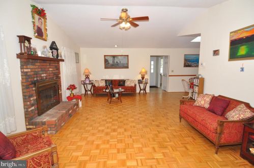 119 Carriage Hill Ct, Columbus, NJ 08022-1067