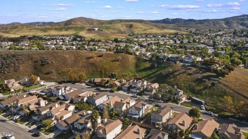 3072 Lamplighter St, Simi Valley CA  93065-5287 exterior