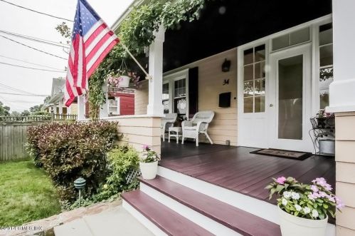34 Edgewood Ave, Greenwich CT  06830-5212 exterior