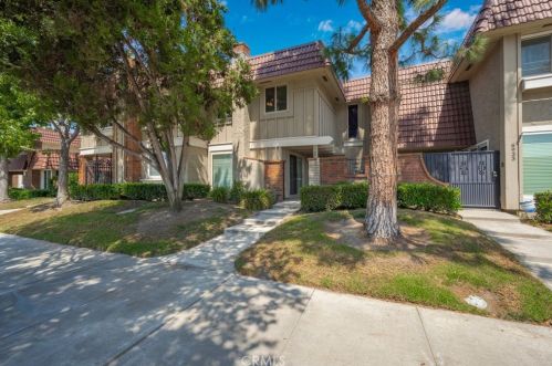 6929 Orangewood Ave, Cypress, CA 90630-5742