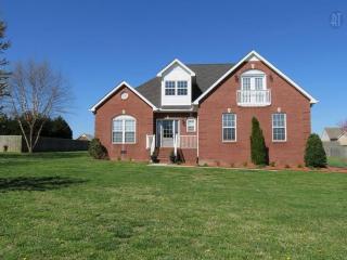 109 Hunters Ridge Dr, Tullahoma, TN 37388-5391