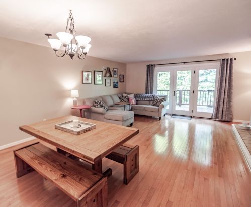 56 Thornhill Rd, Stratham, NH 03885-2555
