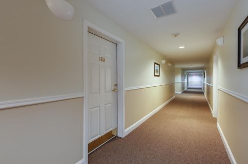 14 Crestview Cir, Londonderry, NH 03053-2453