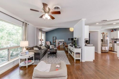 6807 Columbia Dr, Austin TX  78723-1320 exterior