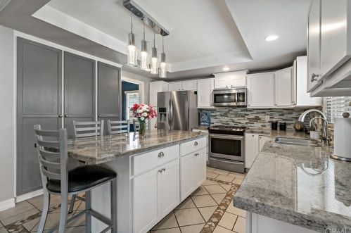 16975 Obsidian Dr, Riverside CA  92508-9407 exterior