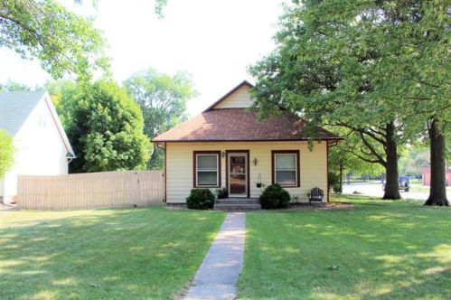 433 4th St, Holland, NE 68372-9621