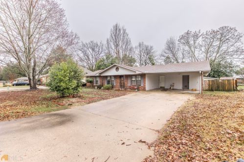 107 Galahad Dr, Warner Robins, GA 31093-1101