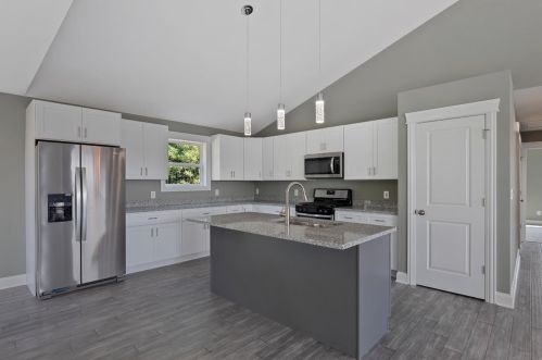1770 Colorado St, Hobart, IN 46342-6508