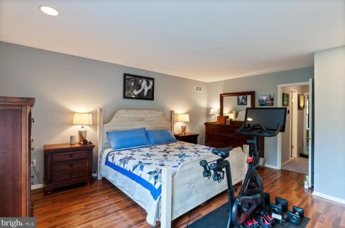 53 Manor Dr, Princeton NJ  08540-1643 exterior
