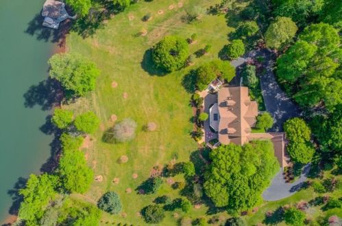 1126 Shoreline Dr, Jefferson GA  30549-2142 exterior