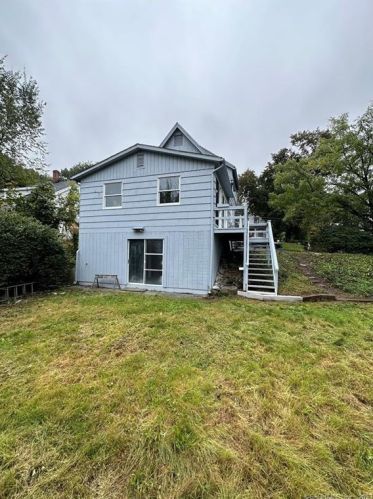 81 Benefit St, Waterbury, CT 06704-3204