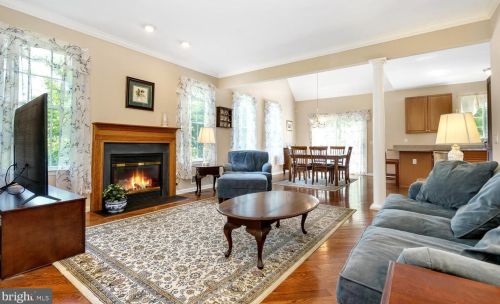 12 Indian Plantation St, Flemington, NJ 08822-6826