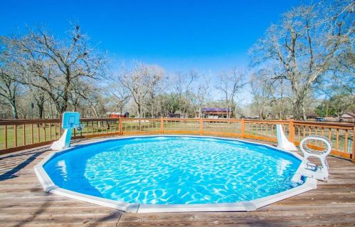 317 County Road 893a, Angleton TX 77515-9490 exterior