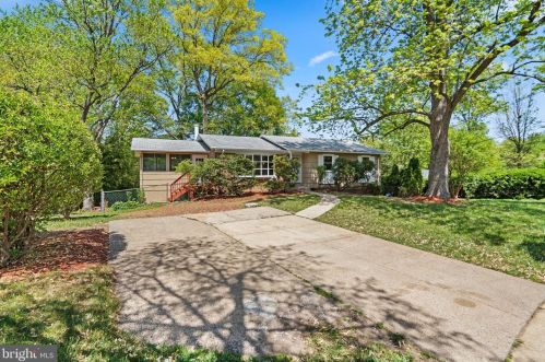 6112 Rockglen Dr, Springfield, VA 22152-1836