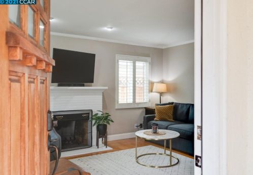 4089 Walnut Dr, Pleasanton, CA 94566-6627
