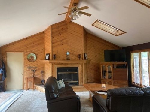 104 Osage Ct, Oswego, IL 60543-9438
