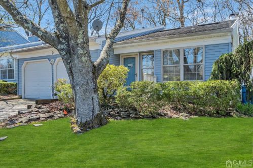 9 Portsmouth Dr, Old Bridge, NJ 08857-3116