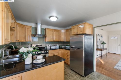 1381 Marybelle Ave, San Leandro CA 94577-2319 exterior