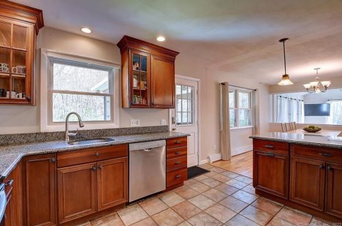 45 Nicholdale Rd, Huntington, CT 06484-1822