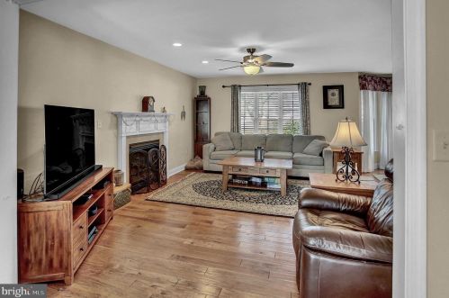 70 Pne Crk Dr, Carlisle PA  17013-9675 exterior