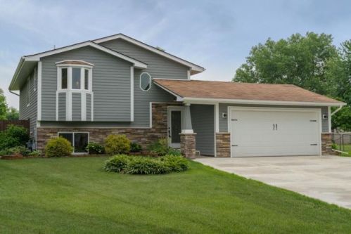 5234 Welcome Ave, Minneapolis, MN 55429-3157