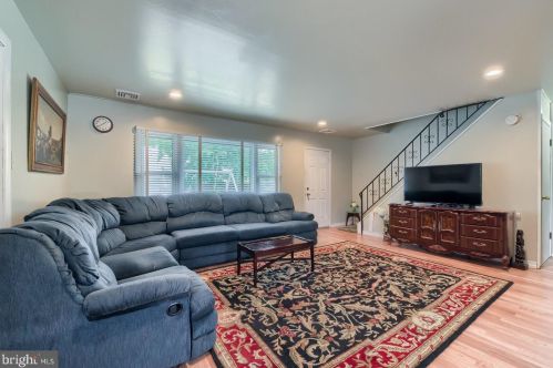 15 Bradford Ln, Willingboro, NJ 08046-1516