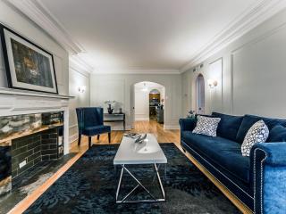 215 Chestnut St, Chicago IL  60611-2359 exterior