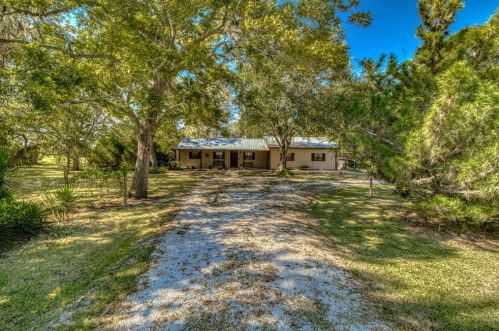 43 Oak Creek Dr, Van Vleck, TX 77482-6321