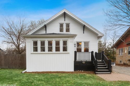 222 Astor Ct, Villa Park, IL 60181-2901