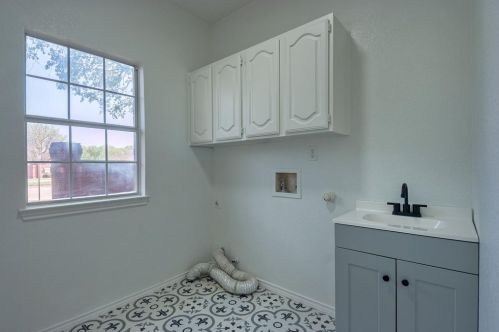 2502 Crosslands Dr, Garland TX  75040-3839 exterior