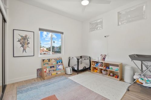 15751 Morrison St, Van Nuys CA  91436-1543 exterior