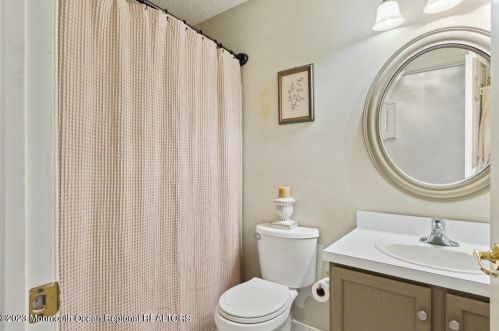 5 Phoenix Ct, Tinton Falls NJ  07712-7773 exterior