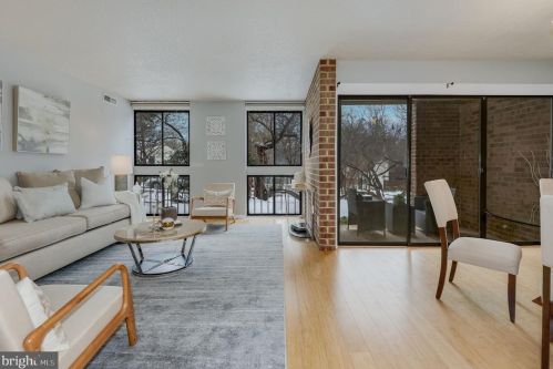 1580 Moorings Dr, Herndon, VA 20190-4251
