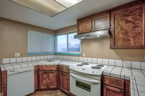 725 Bennington Ave, Turlock CA 95382-0306 exterior