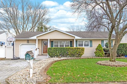 1316 Sleepy Hollow Rd, Point Pleasant Beach, NJ 08742-4249