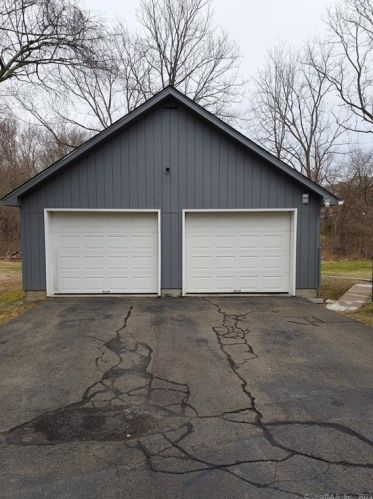 37 Chesterfield Rd, East Lyme, CT 06333-1202