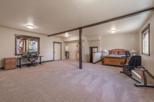 10955 Ski Slope Way, Truckee CA  96161-6613 exterior