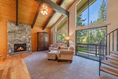 10132 Jeffery Pine Rd, Truckee CA  96161-8104 exterior