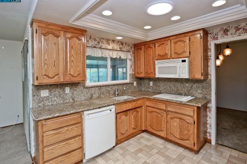 1793 Sattler Dr, Concord CA  94519-1422 exterior