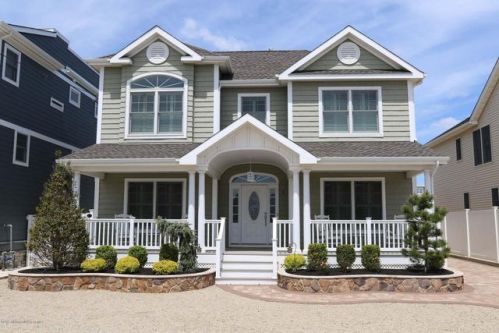 7 Trenton Ave, Lavallette, NJ 08735-2718