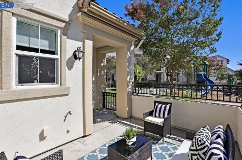 330 Belshaw Dr, Milpitas, CA 95035-5469