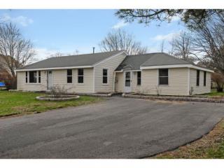 3 Hersey Ln, Stratham, NH 03885-2414