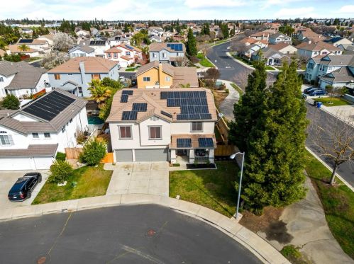 739 Wynyard Cir, Manteca, CA 95337-8572