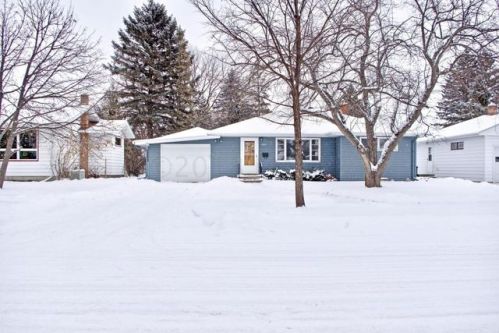 1810 6th St, Moorhead, MN 56560-4147