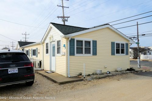 39 Swordfish Way, Lavallette, NJ 08735-1328
