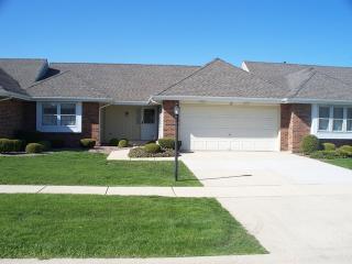 62 Fallcreek Cir, Boulder Hill, IL 60538-2155