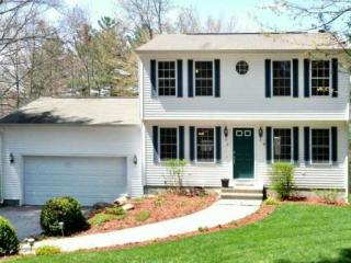 8 Knight Ct, Richmond, RI 02892-1095