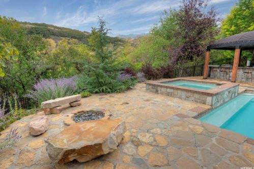 10188 Dimple Dell Ln, Sandy UT 84092-4505 exterior