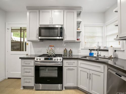 645 Ivy St, Glendale CA  91204-1027 exterior